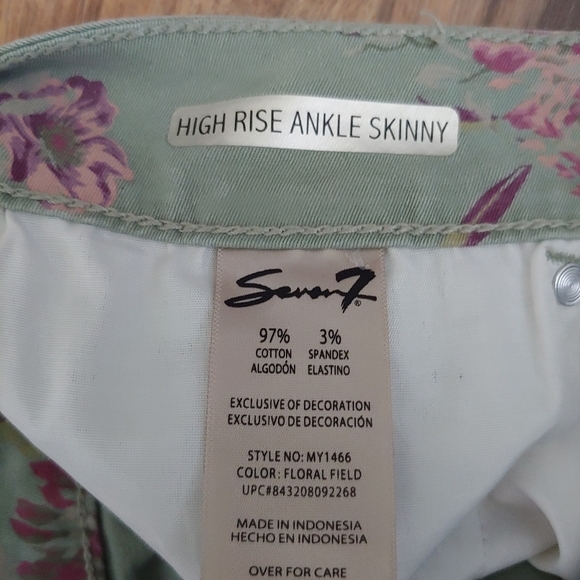 Seven 7 - Picture 4 of 7